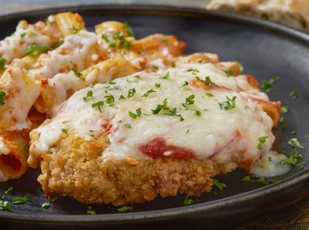 Resep Chicken Parmigiana Premium: Perpaduan Rasa, Renyah, dan Lelehan Keju